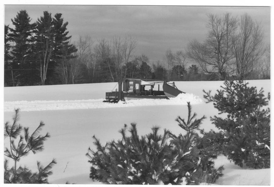 http://www.badgoat.net/Old Snow Plow Equipment/Trucks/Linn Tractor/Daryl Gushee's 1934 Snowplow Linn/GW871H596-34.jpg